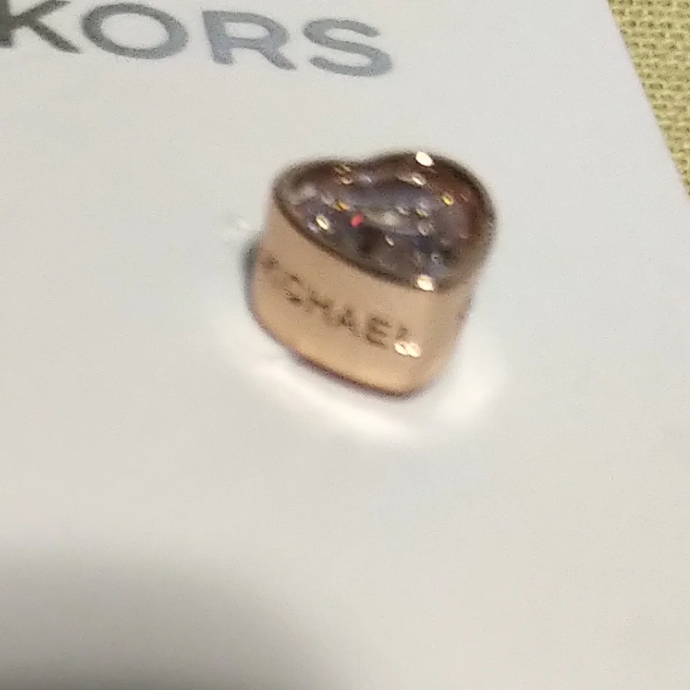 BRAND NEW MICHAEL KORS CRYSTAL HEART STONES EARRINGS